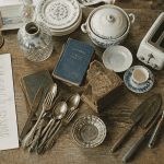 vide maison gratuit objets vintage table