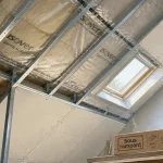 Placo sous rampant en combles : entraxes et pare-vapeur, plaques BA13